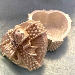 Beautiful Santini Heart Trinket Box